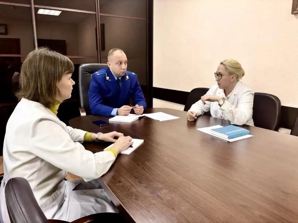 Исполняющим обязанности Волховского городского прокурора проведён личный приём граждан